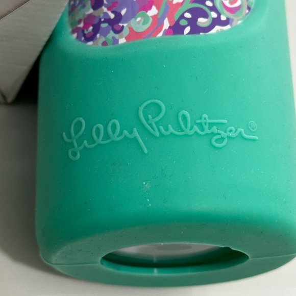 Lilly Pulitzer glass water bottle in multi la playa - never used -rubber outside - Picture 4 of 7